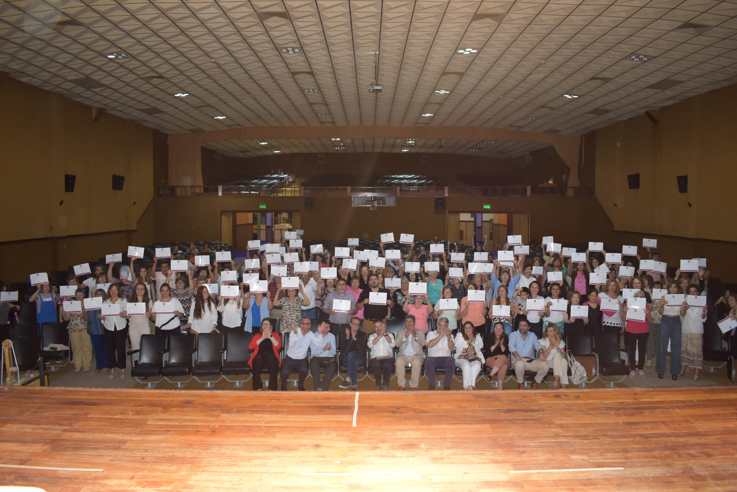 Universidad Popular: Entrega de certificados
