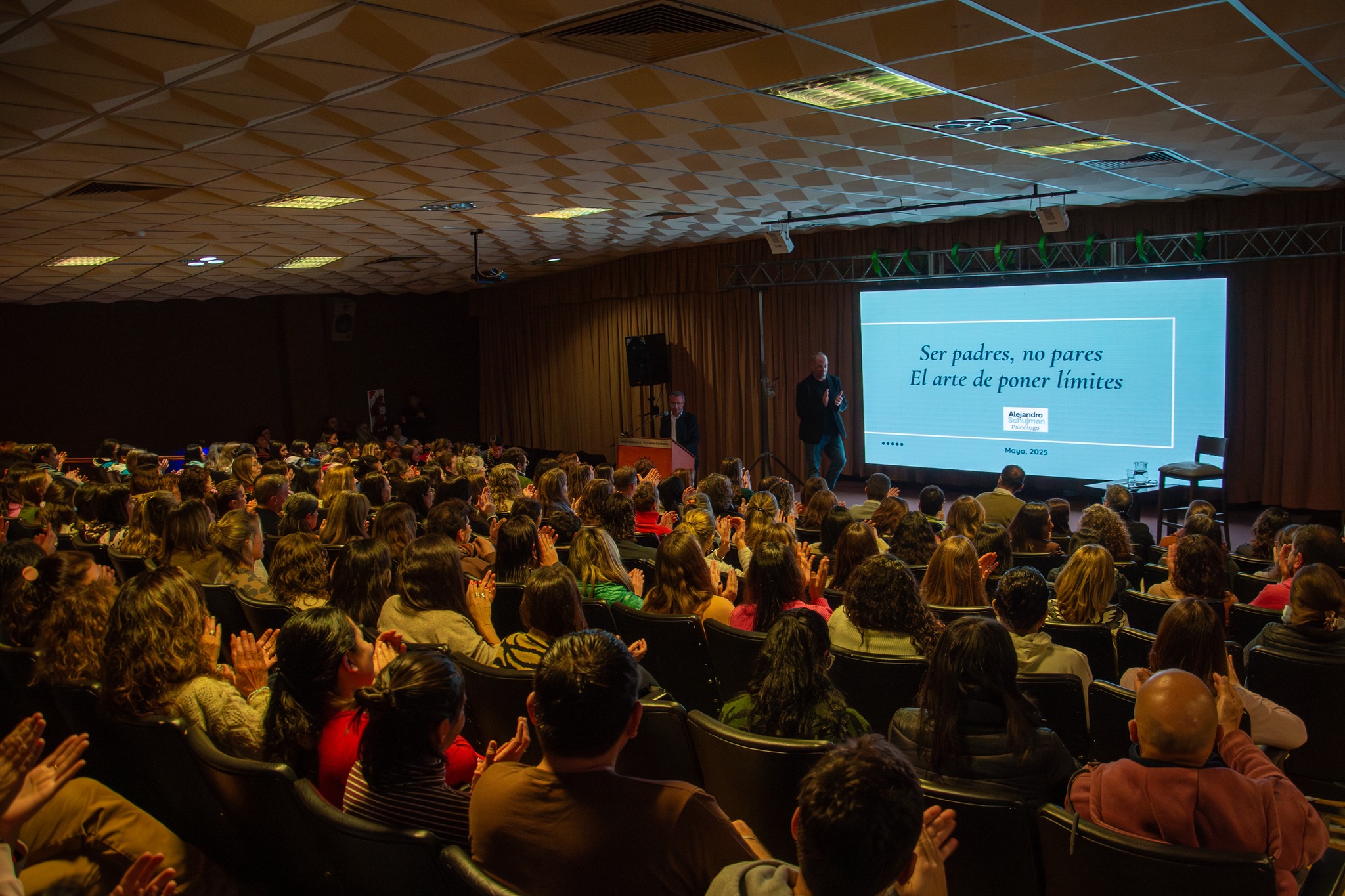 Encuentros de Reflexión para Jóvenes y Adultos
